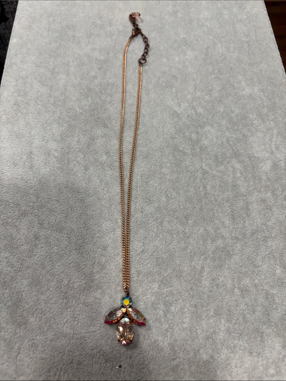 Sabika W21 bee necklace